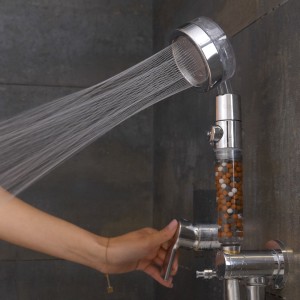Pommeau de douche filtrant économie d'eau avec jet massant Jetstream